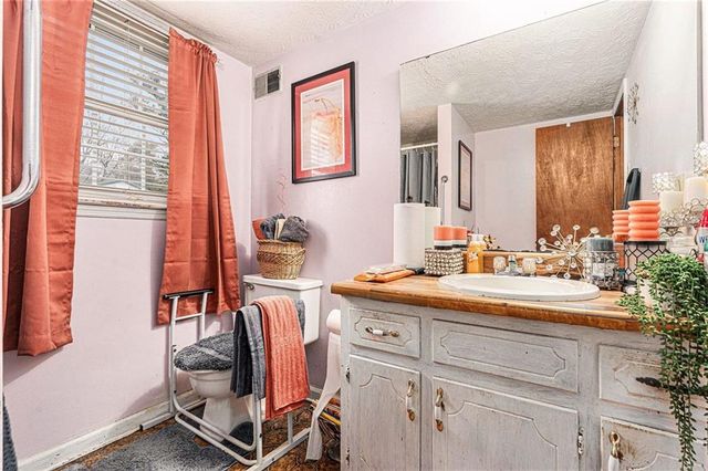 1913 Amberwood Court, Griffin, GA 30223