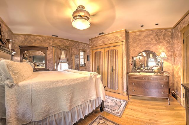 10127 S Hoyne Avenue, Chicago, IL 60643