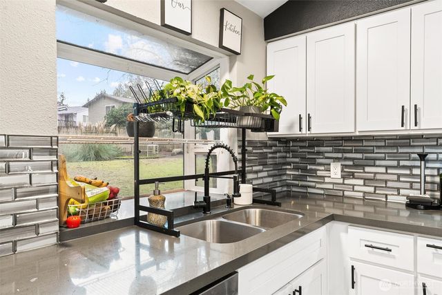 2811 SW 337th St, Federal Way, WA 98023