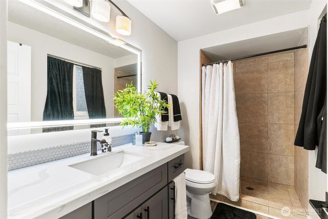 2811 SW 337th St, Federal Way, WA 98023