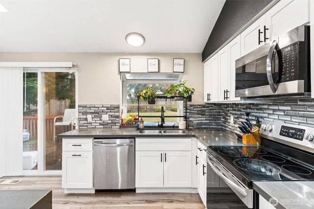 2811 SW 337th St, Federal Way, WA 98023