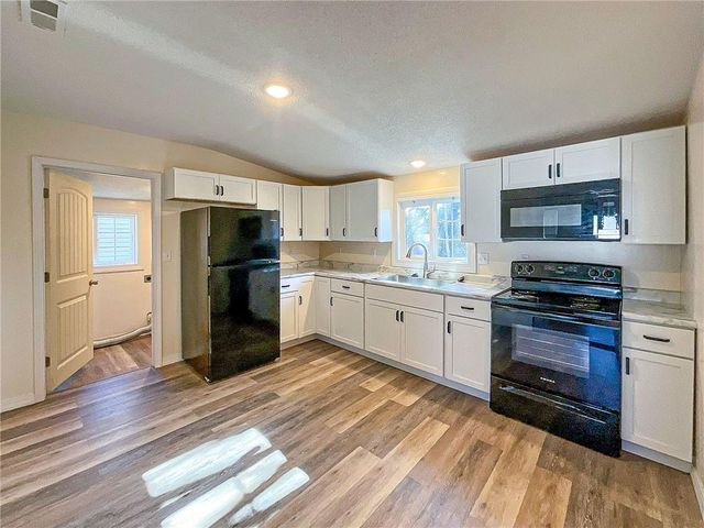 1216 E 4th Street, Sedalia, MO 65301