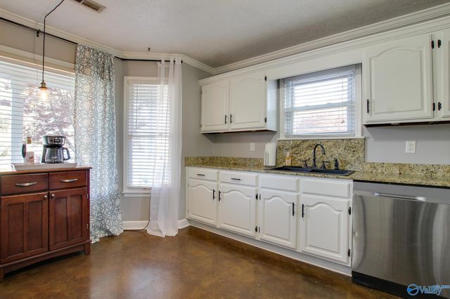 3003 Leighsdale Avenue SW, Decatur, AL 35603