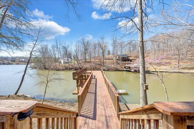 239 Blackwater Landing DR, Wirtz, VA 24184