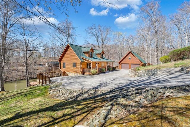 239 Blackwater Landing DR, Wirtz, VA 24184