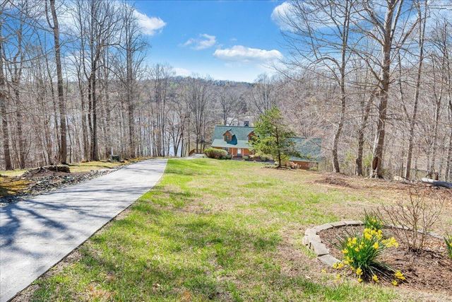 239 Blackwater Landing DR, Wirtz, VA 24184