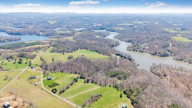 239 Blackwater Landing DR, Wirtz, VA 24184