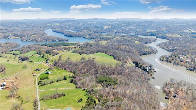 239 Blackwater Landing DR, Wirtz, VA 24184
