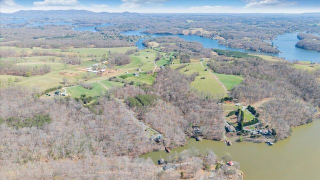 239 Blackwater Landing DR, Wirtz, VA 24184