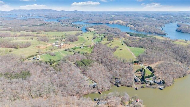 239 Blackwater Landing DR, Wirtz, VA 24184