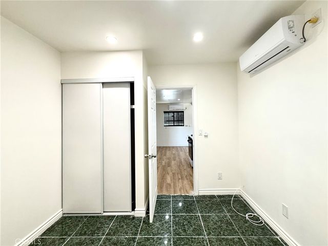 9159 2 Palmetto, Fontana, CA 92335