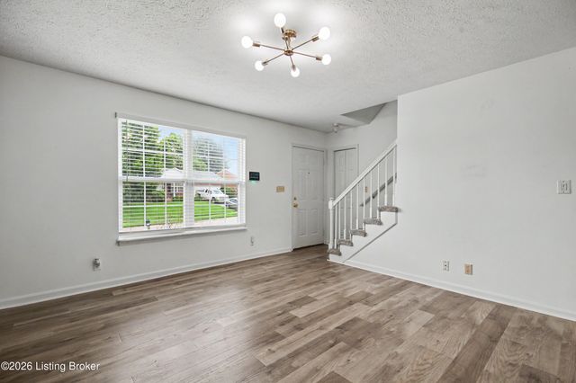 3112 Pine Trace Ct, Louisville, KY 40272