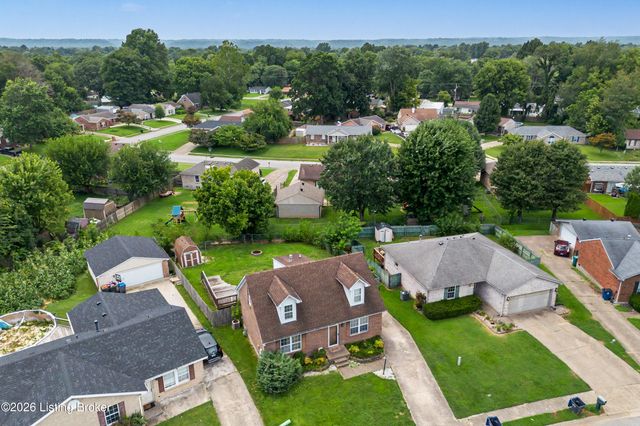3112 Pine Trace Ct, Louisville, KY 40272