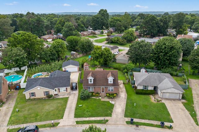 3112 Pine Trace Ct, Louisville, KY 40272