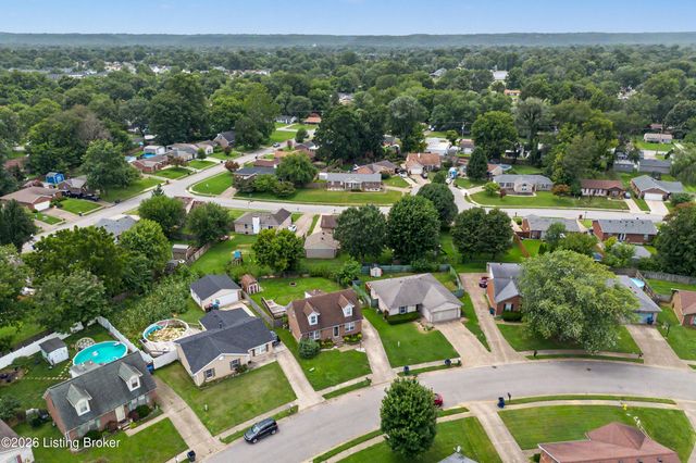 3112 Pine Trace Ct, Louisville, KY 40272
