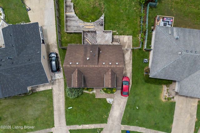 3112 Pine Trace Ct, Louisville, KY 40272