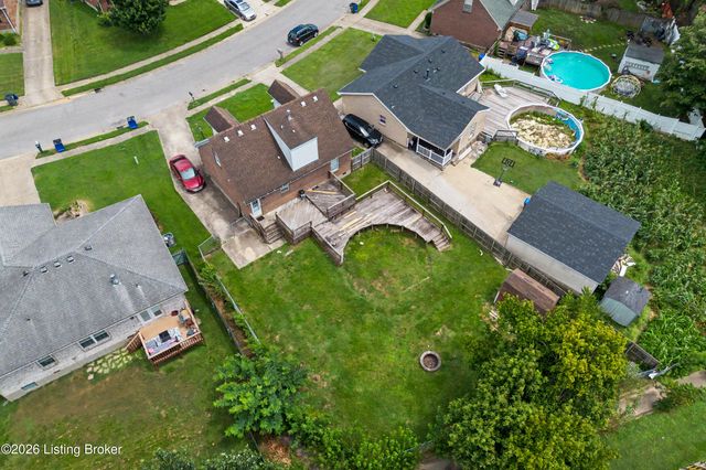 3112 Pine Trace Ct, Louisville, KY 40272