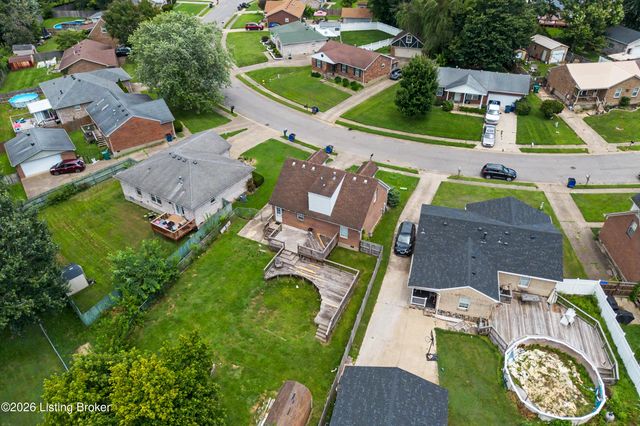 3112 Pine Trace Ct, Louisville, KY 40272