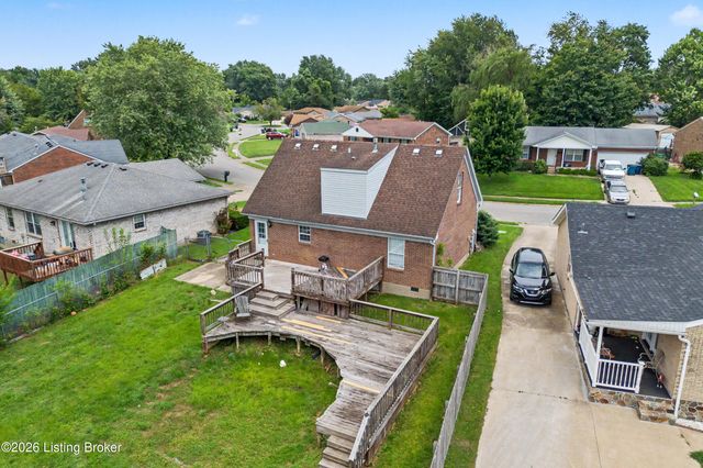 3112 Pine Trace Ct, Louisville, KY 40272
