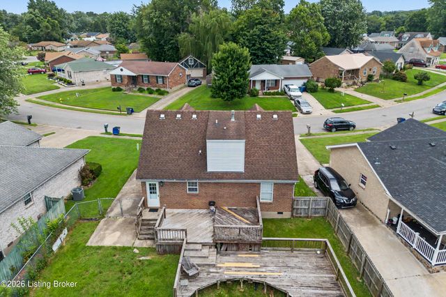 3112 Pine Trace Ct, Louisville, KY 40272