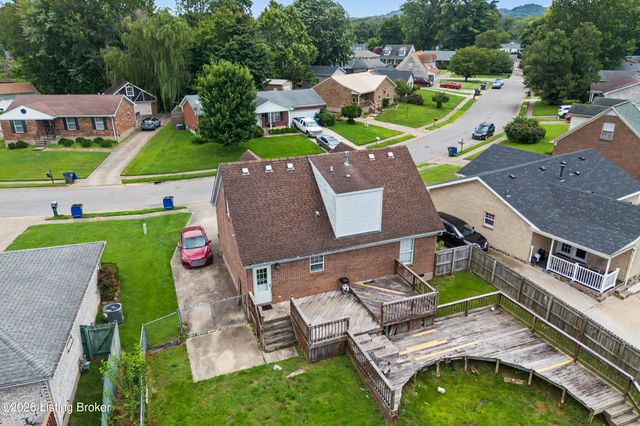 3112 Pine Trace Ct, Louisville, KY 40272