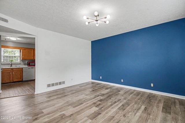 3112 Pine Trace Ct, Louisville, KY 40272