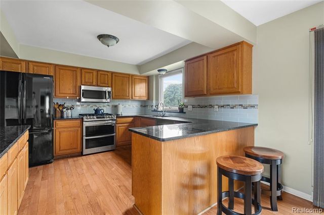 530 Lexington Drive, Rochester Hills, MI 48307