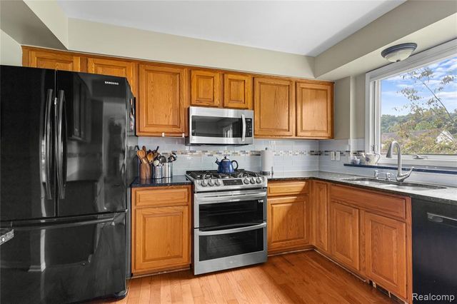 530 Lexington Drive, Rochester Hills, MI 48307