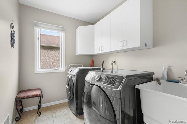 530 Lexington Drive, Rochester Hills, MI 48307