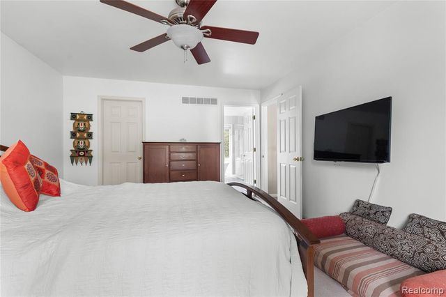 530 Lexington Drive, Rochester Hills, MI 48307