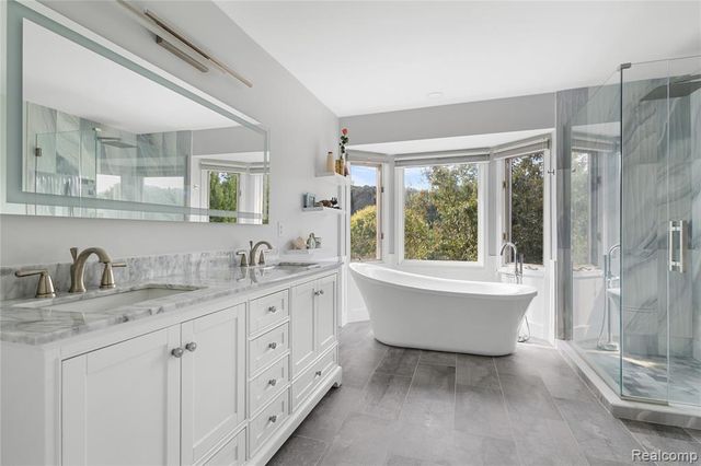 530 Lexington Drive, Rochester Hills, MI 48307