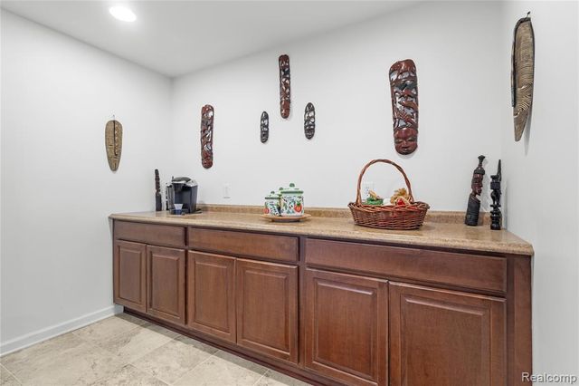 530 Lexington Drive, Rochester Hills, MI 48307