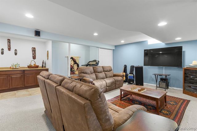 530 Lexington Drive, Rochester Hills, MI 48307
