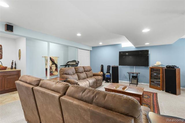 530 Lexington Drive, Rochester Hills, MI 48307