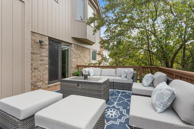 530 Lexington Drive, Rochester Hills, MI 48307