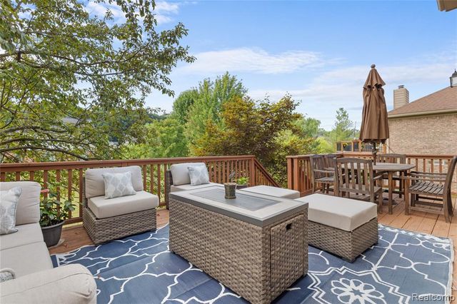 530 Lexington Drive, Rochester Hills, MI 48307