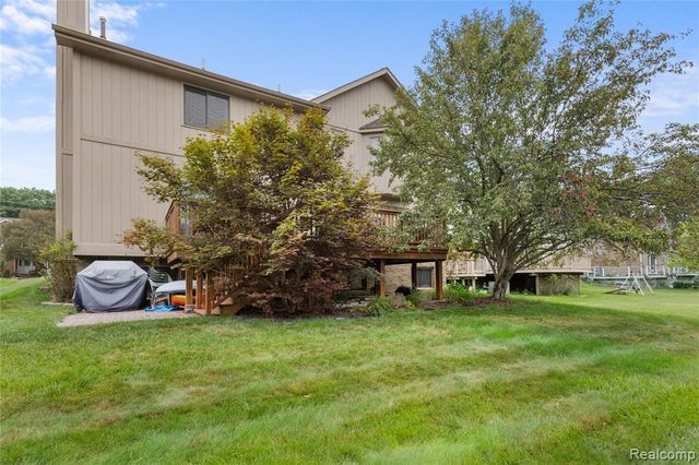 530 Lexington Drive, Rochester Hills, MI 48307