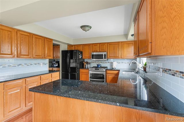 530 Lexington Drive, Rochester Hills, MI 48307
