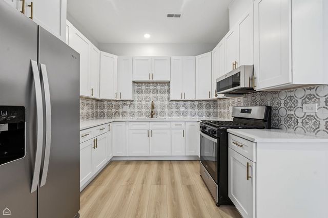2301 S Laramie Avenue, Cicero, IL 60804