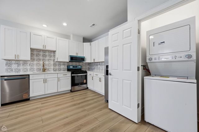 2301 S Laramie Avenue, Cicero, IL 60804