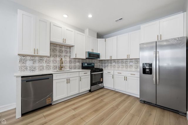 2301 S Laramie Avenue, Cicero, IL 60804