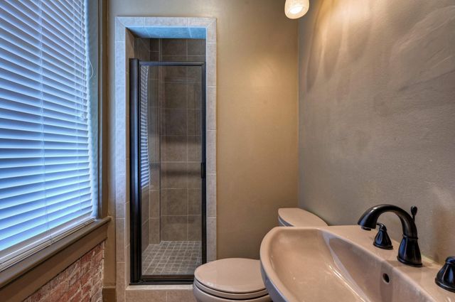 202 25th Street 306, Galveston, TX 77550