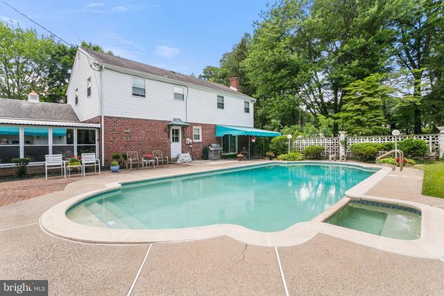2015 KERWOOD DR, Broomall, PA 19008