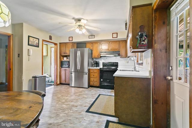 2015 KERWOOD DR, Broomall, PA 19008
