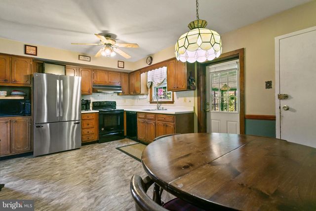 2015 KERWOOD DR, Broomall, PA 19008