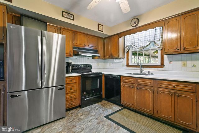 2015 KERWOOD DR, Broomall, PA 19008