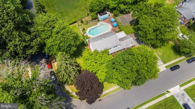 2015 KERWOOD DR, Broomall, PA 19008
