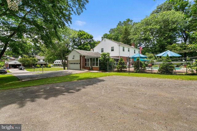 2015 KERWOOD DR, Broomall, PA 19008