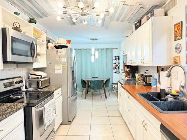3330 Atlanta Street 14C, Hollywood, FL 33021