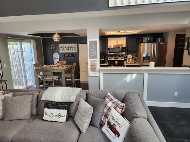 5424 Thornbriar Lane, Fort Wayne, IN 46835